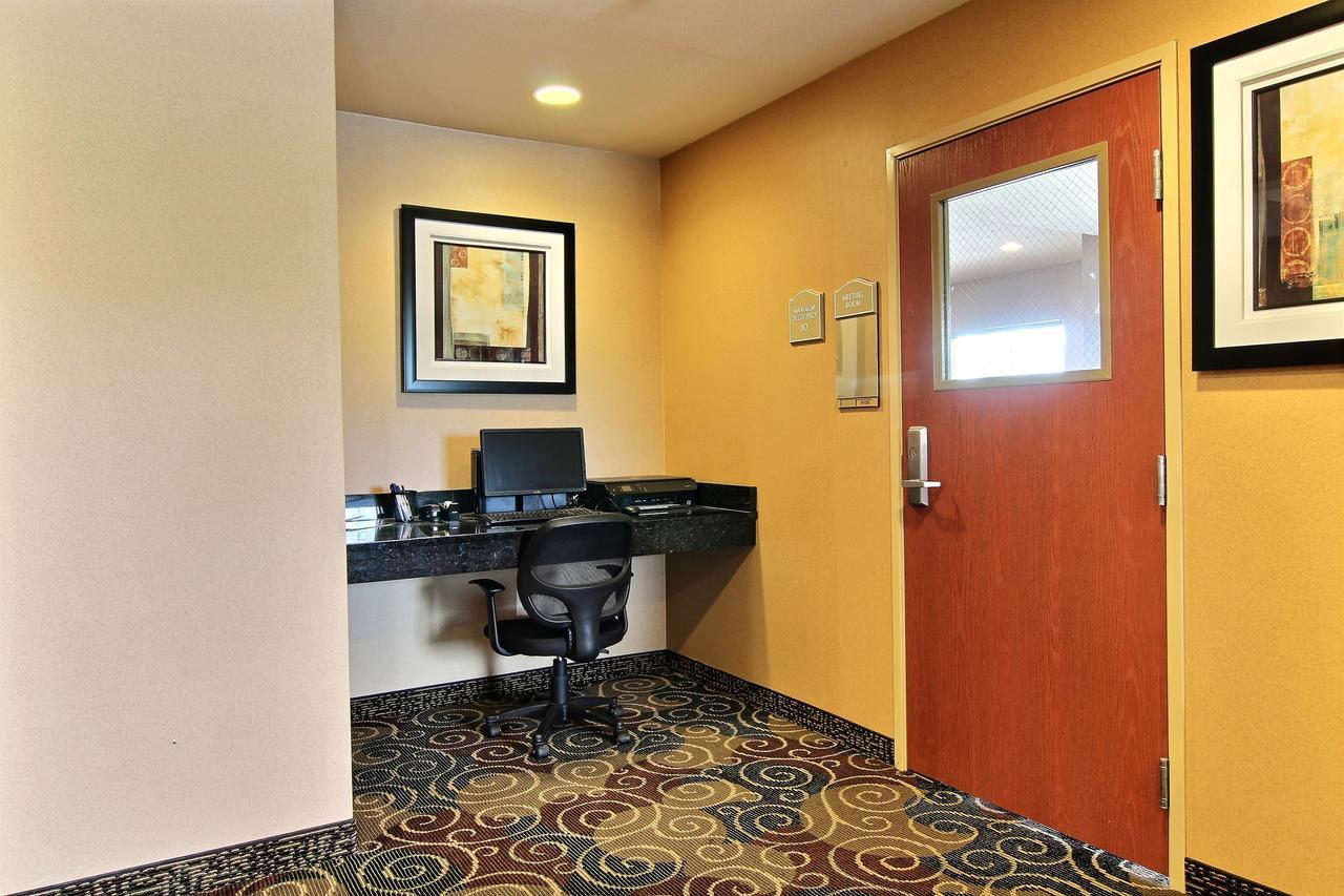 Amerivu Inn And Suites - Crookston Exterior foto