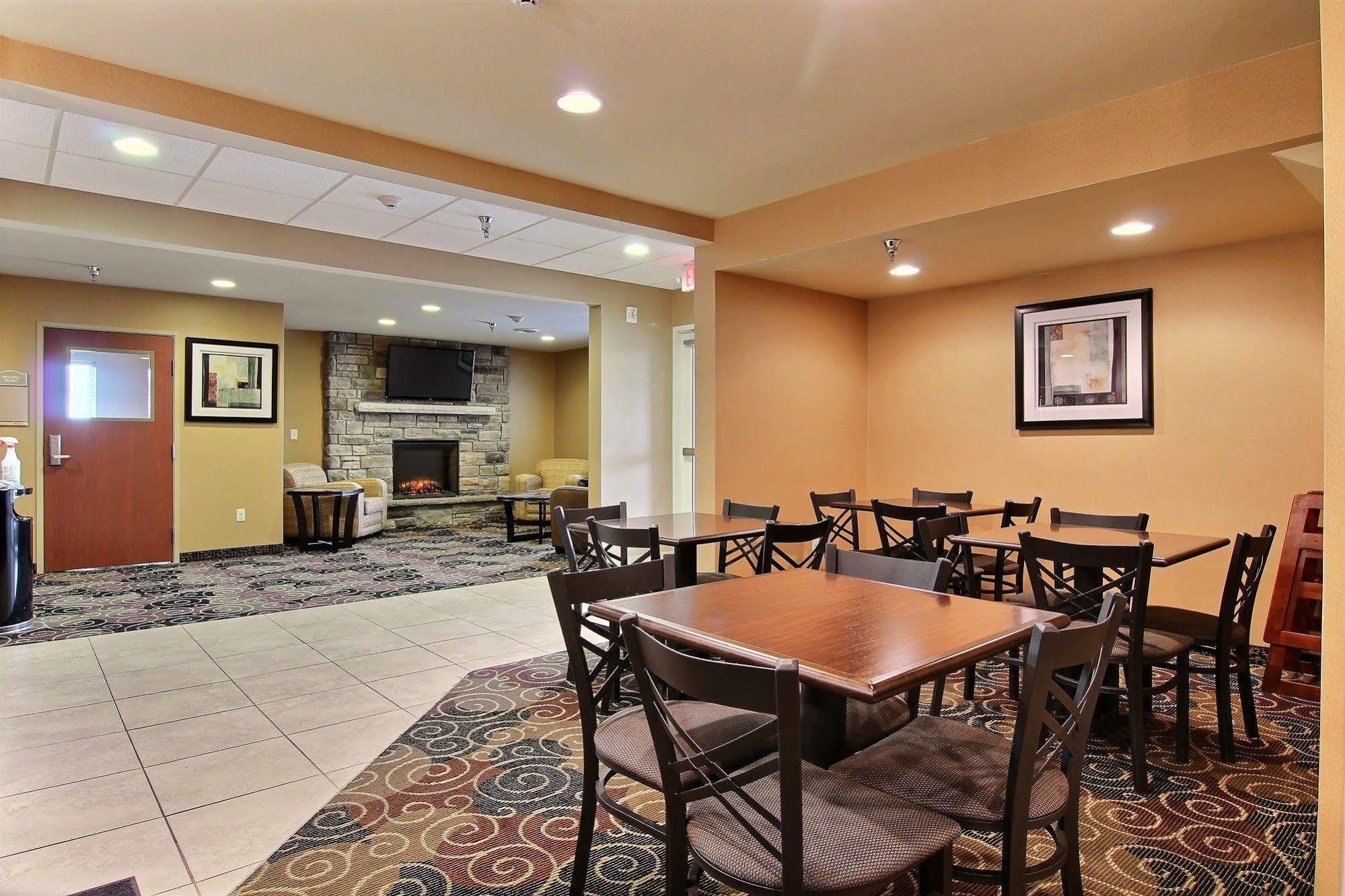 Amerivu Inn And Suites - Crookston Exterior foto
